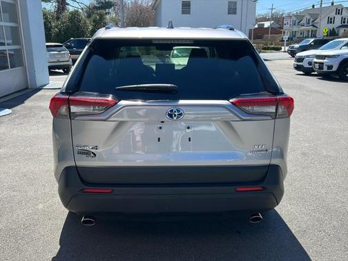 2020 Toyota RAV4 Hybrid XLE