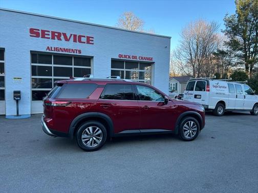 2023 Nissan Pathfinder SL 4WD