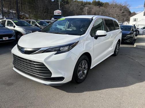 2024 Toyota Sienna LE