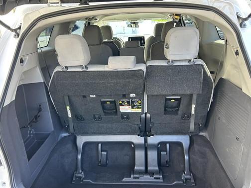 2024 Toyota Sienna LE