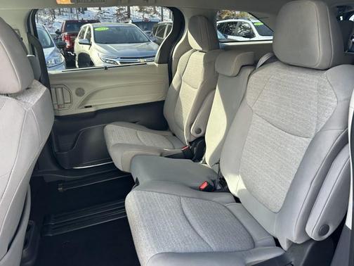 2024 Toyota Sienna LE