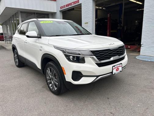 Snow White Pearl 2023 Kia Seltos LX