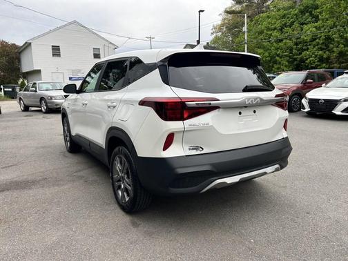 Snow White Pearl 2023 Kia Seltos LX
