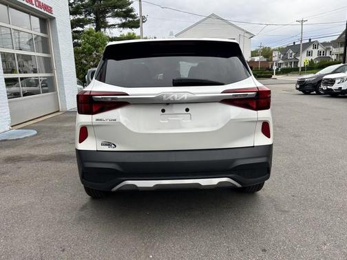 Snow White Pearl 2023 Kia Seltos LX