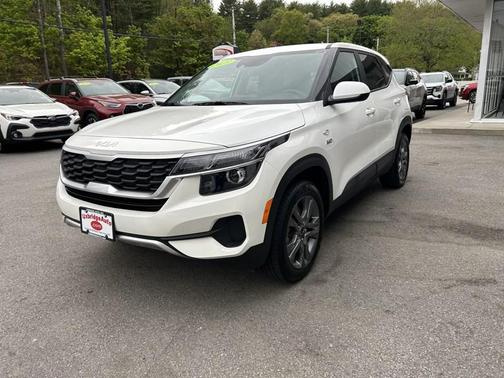 Snow White Pearl 2023 Kia Seltos LX