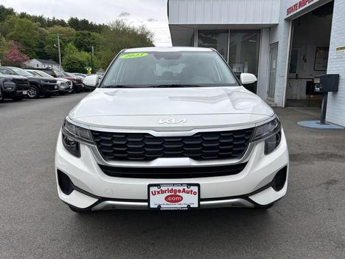 Snow White Pearl 2023 Kia Seltos LX
