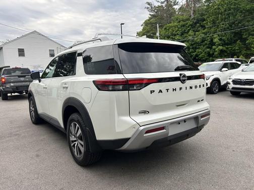 Pearl White Tricoat 2023 Nissan Pathfinder SL 4WD