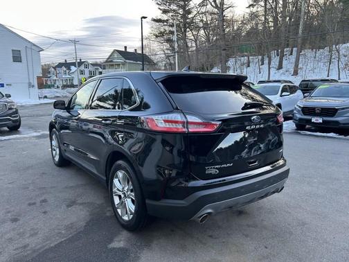 Agate Black Metallic 2022 Ford Edge Titanium