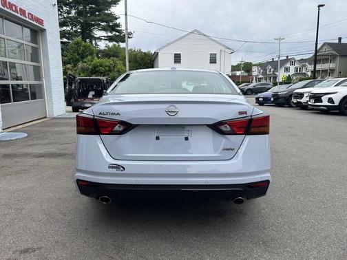 Gray Sky Pearl 2024 Nissan Altima SR Intelligent AWD