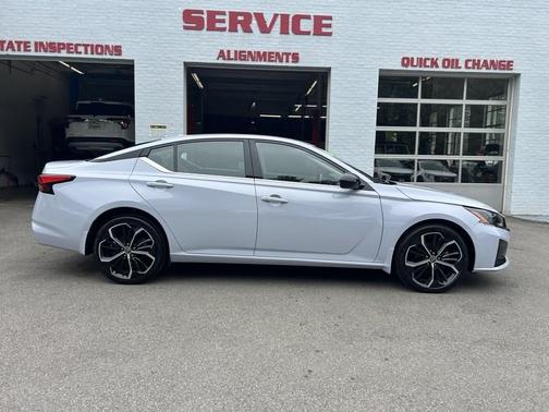 Gray Sky Pearl 2024 Nissan Altima SR Intelligent AWD