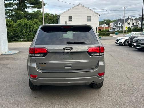 2022 Jeep Grand Cherokee Laredo
