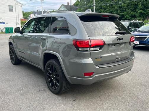2022 Jeep Grand Cherokee Laredo