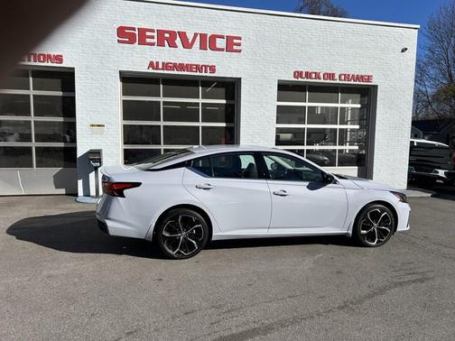 2023 Nissan Altima SR Intelligent AWD