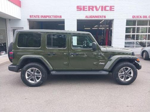 Sarge Green Clearcoat 2022 Jeep Wrangler Unlimited Sahara