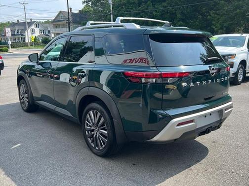2023 Nissan Pathfinder SL 4WD