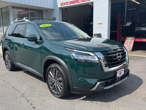 2023 Nissan Pathfinder SL 4WD