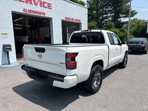 2025 Nissan Frontier SV