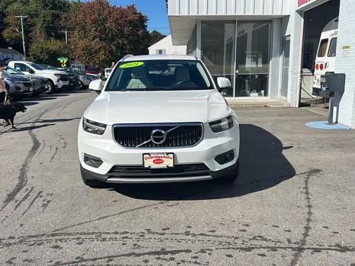 2021 Volvo XC40 T5 Momentum