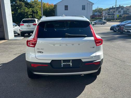 2021 Volvo XC40 T5 Momentum