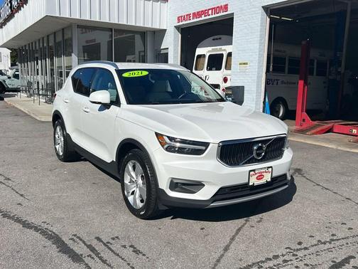 2021 Volvo XC40 T5 Momentum