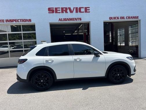 Platinum White Pearl 2024 Honda HR-V SPORT
