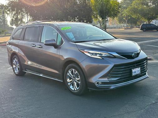 2023 Toyota Sienna Platinum 7 Passenger