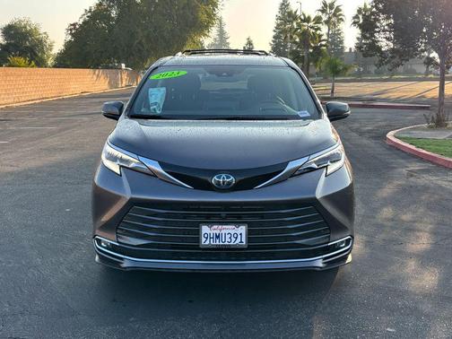 2023 Toyota Sienna Platinum 7 Passenger