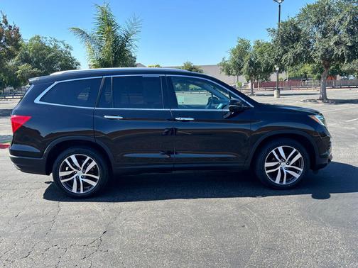 Crystal Black Pearl 2016 Honda Pilot Elite