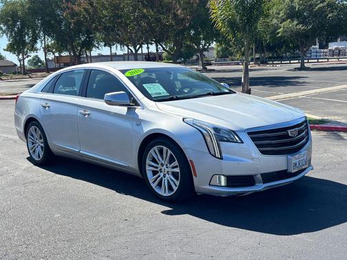 Radiant Silver Metallic 2018 Cadillac XTS Luxury