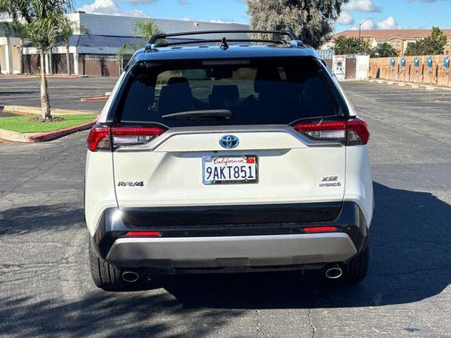 2022 Toyota RAV4 Hybrid SE
