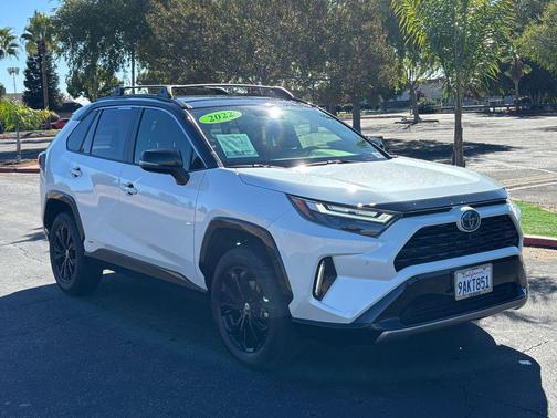2022 Toyota RAV4 Hybrid SE