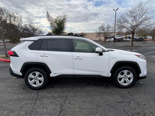 2020 Toyota RAV4 Hybrid XLE