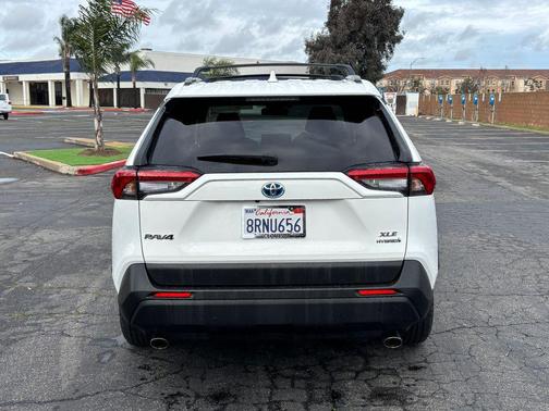 2020 Toyota RAV4 Hybrid XLE