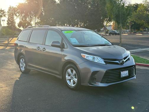 2018 Toyota Sienna LE