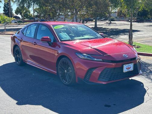 2025 Toyota Camry SE