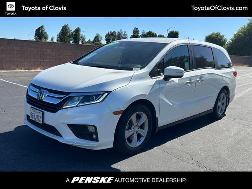 Diamond White Pearl 2018 Honda Odyssey EX