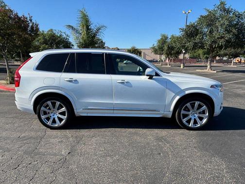Crystal White 2018 Volvo XC90 T6 Inscription