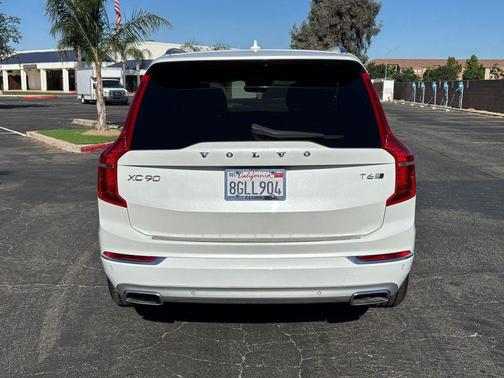 Crystal White 2018 Volvo XC90 T6 Inscription