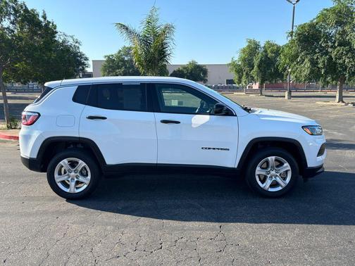 Bright White Clearcoat 2023 Jeep Compass Sport