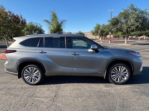 Heavy Metal 2026 Toyota Highlander Hybrid Platinum