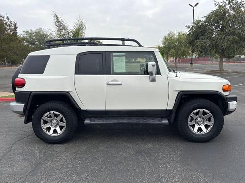 2014 Toyota FJ Cruiser Base
