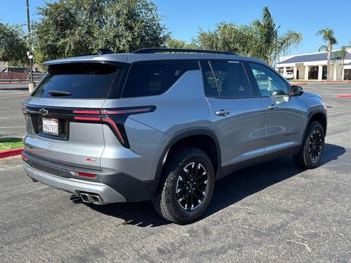 Sterling Gray Metallic 2024 Chevrolet Traverse AWD Z71