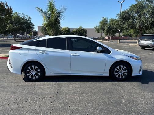 Wind Chill Pearl 2022 Toyota Prius Prime XLE