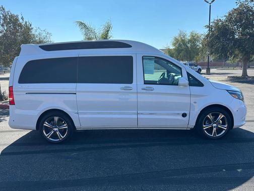 2016 Mercedes-Benz Metris Base