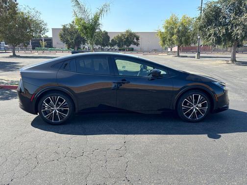 2025 Toyota Prius XLE