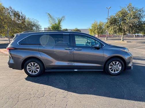 2025 Toyota Sienna XLE 7 Passenger