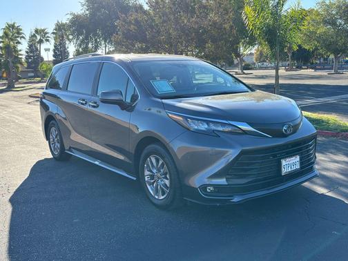 2025 Toyota Sienna XLE 7 Passenger