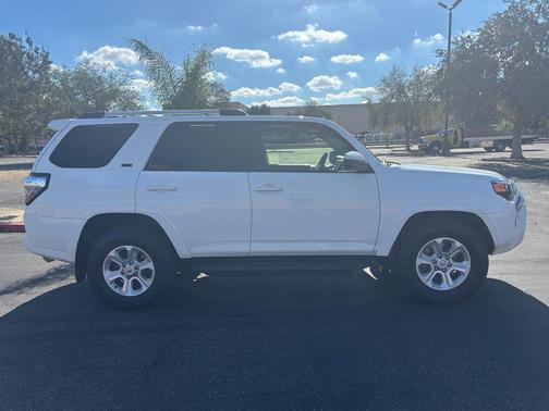 2022 Toyota 4Runner SR5