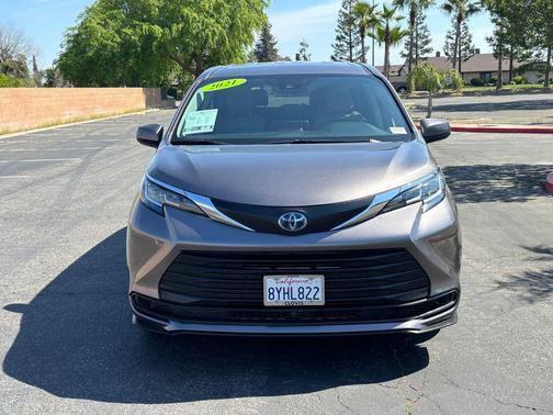 2021 Toyota Sienna LE