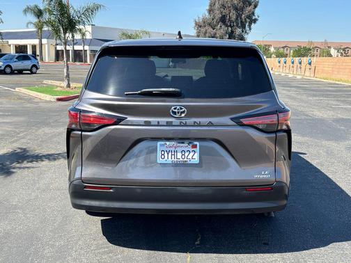 2021 Toyota Sienna LE